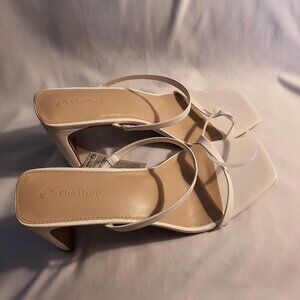 “The Drop” Womens Avery Square Toe Two Strap High Heeled Sandal White Sz 12